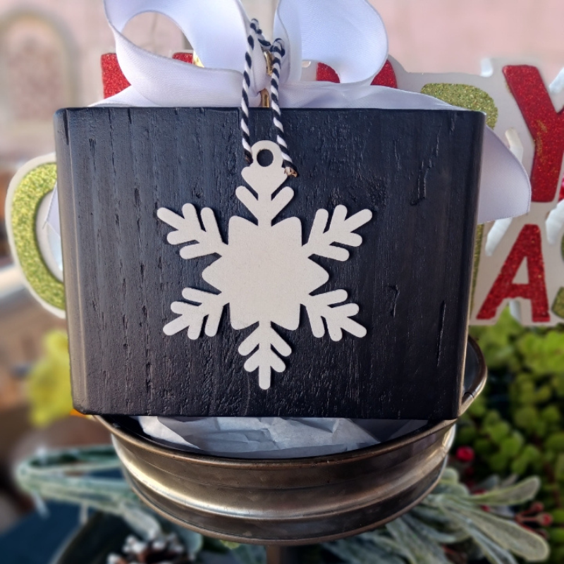 Double-sided 3.75x5 mini sign featuring Snoopy with “Merry Christmas” on one side and a snowflake wood photo holder on the back front side with a snowflke topped with a gold ornament and white ribbon design perfect for holiday