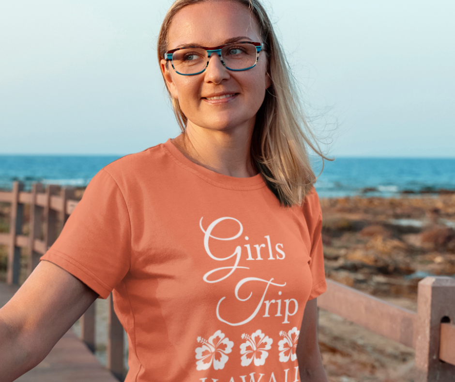 Teeneager wearing a personalized "Girls Trip" t-shirts on vacation