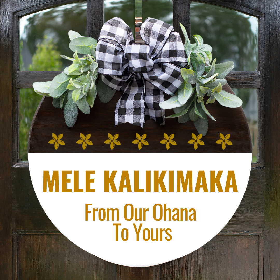 Personalized Mele Kalikimaka Hawaiian Christmas round door sign with tropical greenery and family name in gold font on a white and stained background